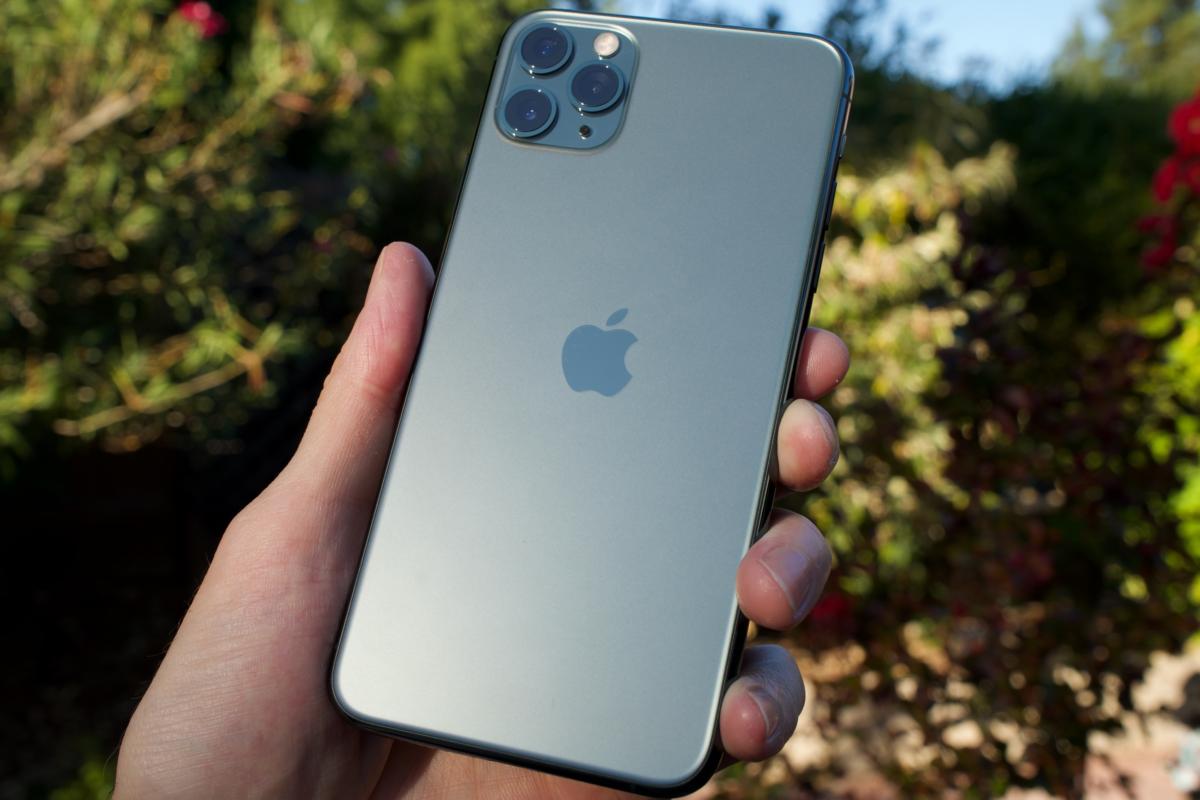 Gửi iPhone 11 Pro Max xách tay sang Mỹ có dễ hay không