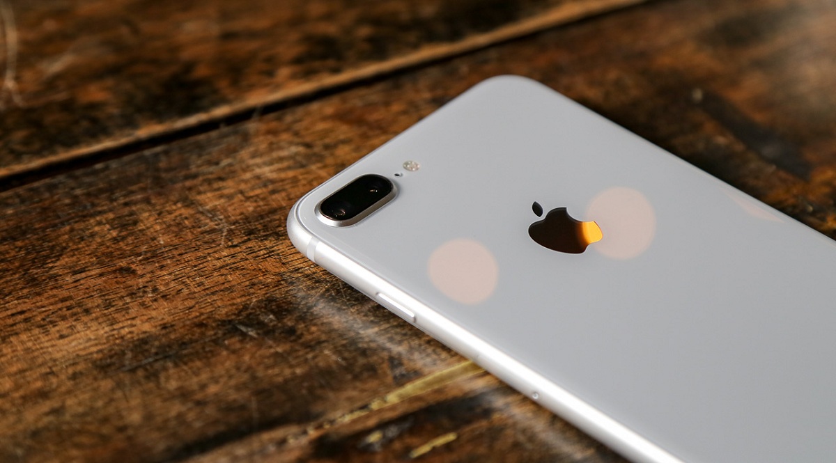 Năm 2020 liệu có còn nên mua iPhone 8 hay mua iPhone SE 2020 mới?